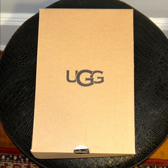 UGG Clogs - Picture 7 of 10